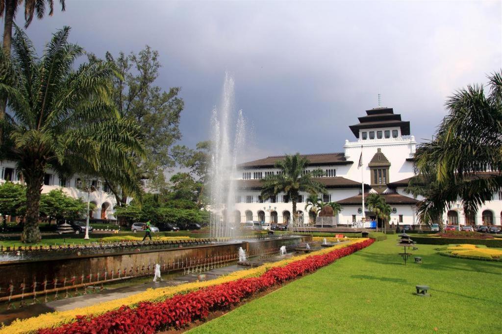 Andelir Hotel Bandung Exterior photo