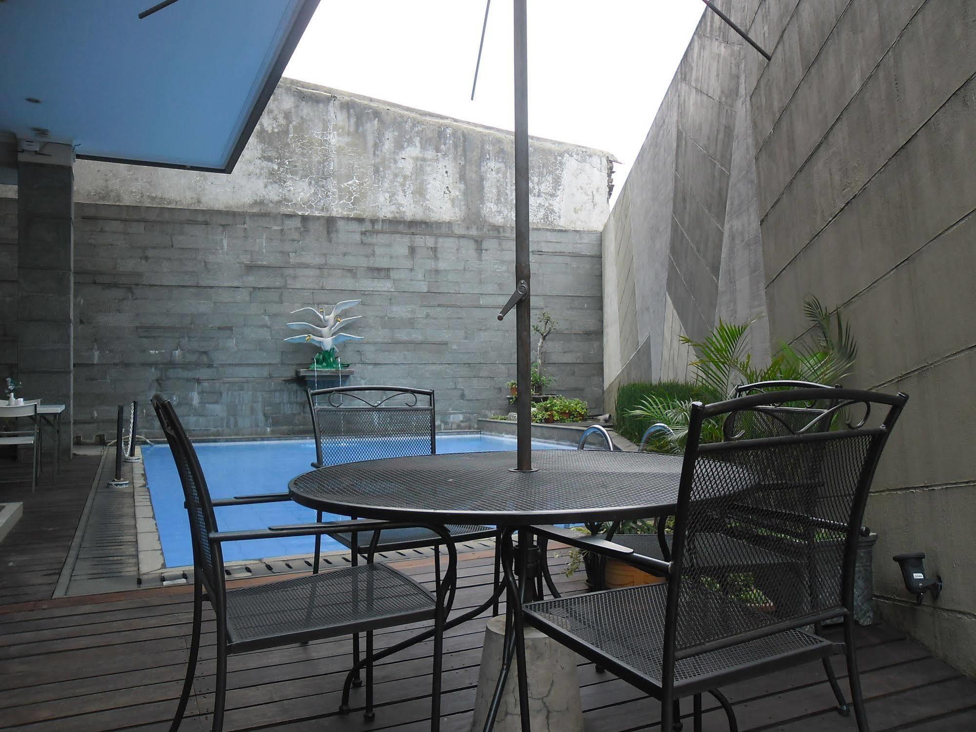 Andelir Hotel Bandung Exterior photo