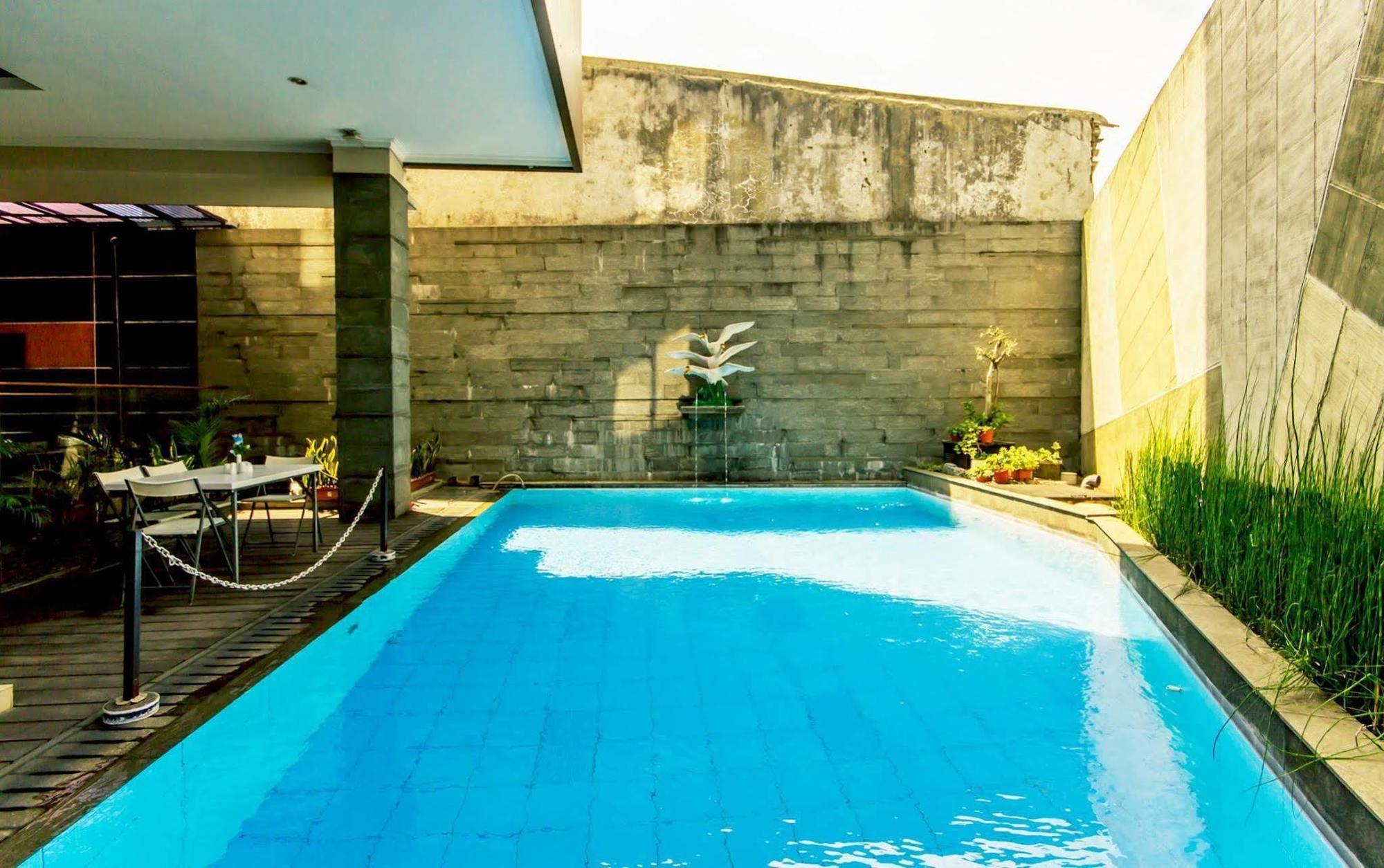 Andelir Hotel Bandung Exterior photo